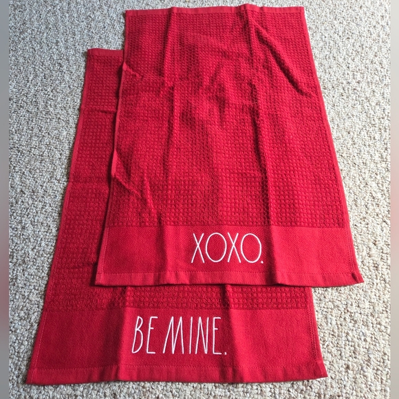 🎈2/$15 Red Valentine's Day Rae Dunn Hand Towels - Picture 2 of 3